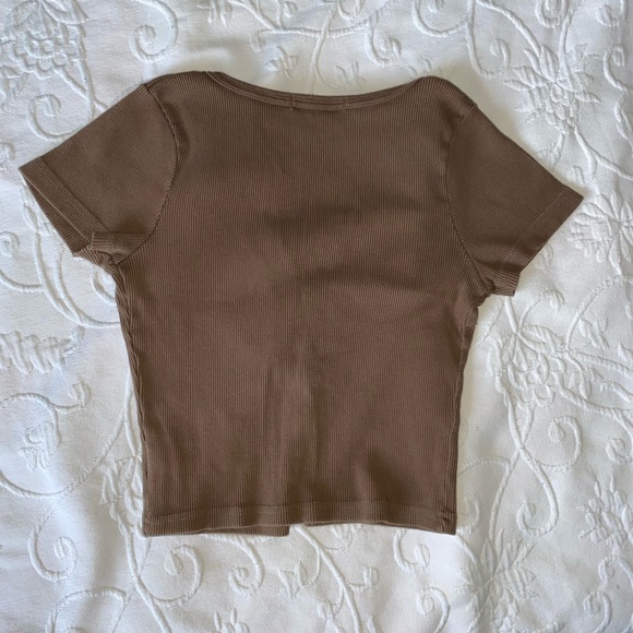 Brandy Melville brown short sleeve zelly top - Picture 3 of 3